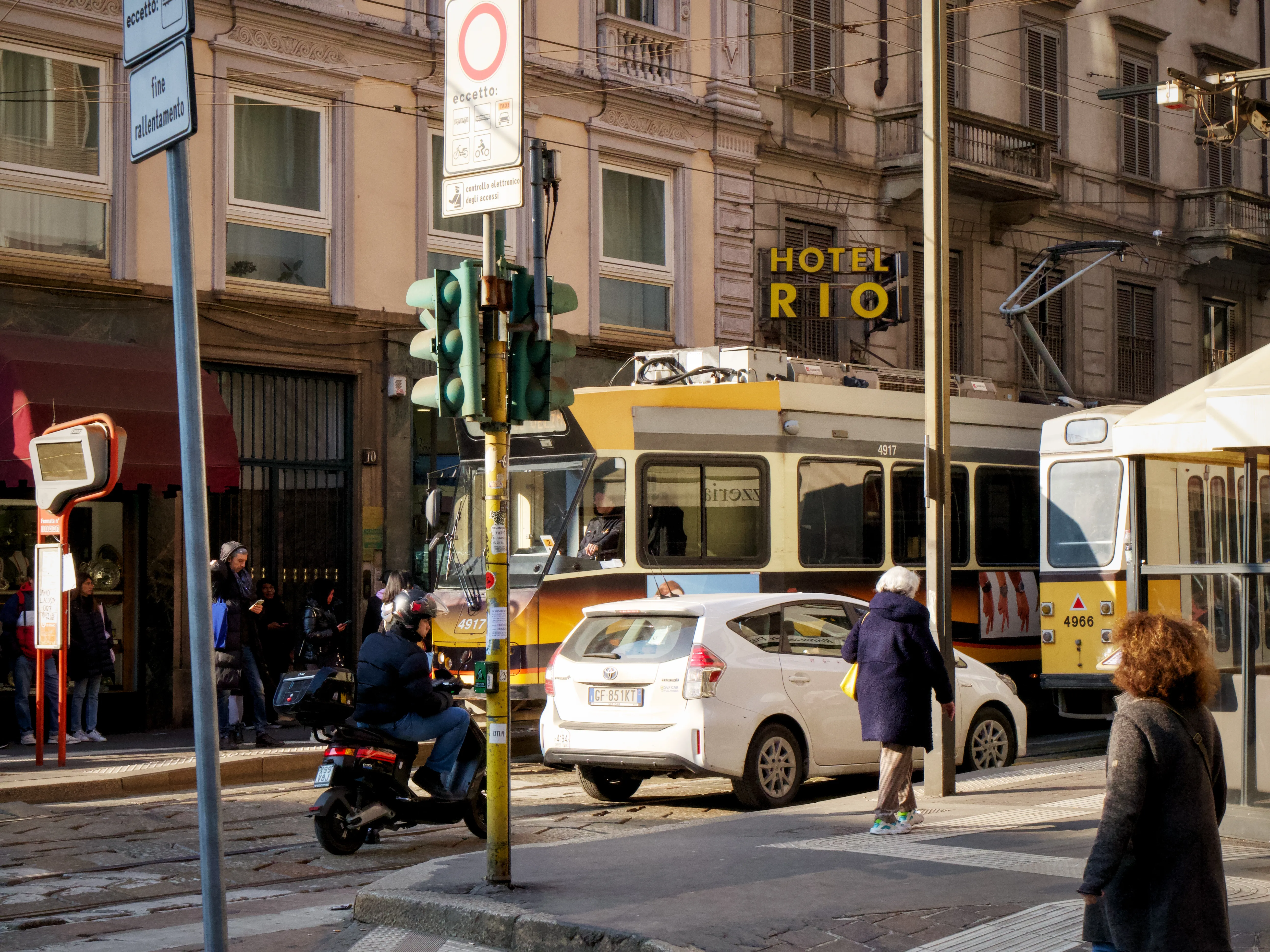 Roaming The Streets Gallery - Picture 6